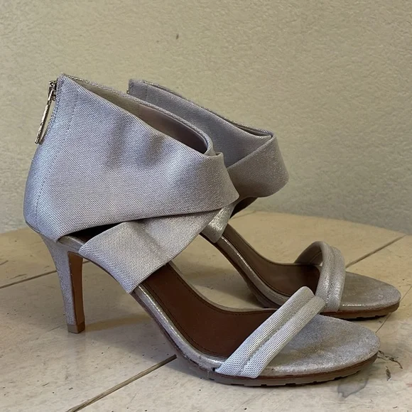 NEW Donald J. Pliner Tilly Gold Shimmer Leather/Fabric Sandal 3.5" Heel 8.5M - Picture 2 of 10